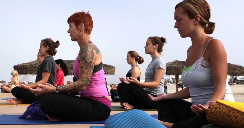 Yoga en plein air : les bienfaits pour votre corps et votre esprit