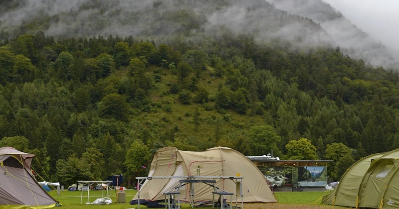 Que faire par temps de pluie en camping : 15 idees pour sauver vos vacances